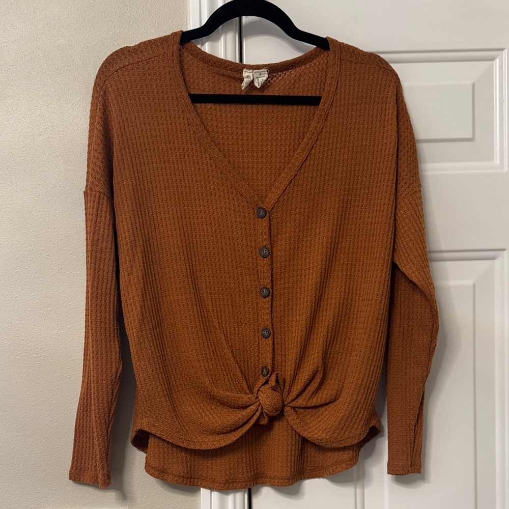 Rust Button-Down V Neck Henley w Tie